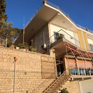 Pamja E Qyteteve , Krujë Albania